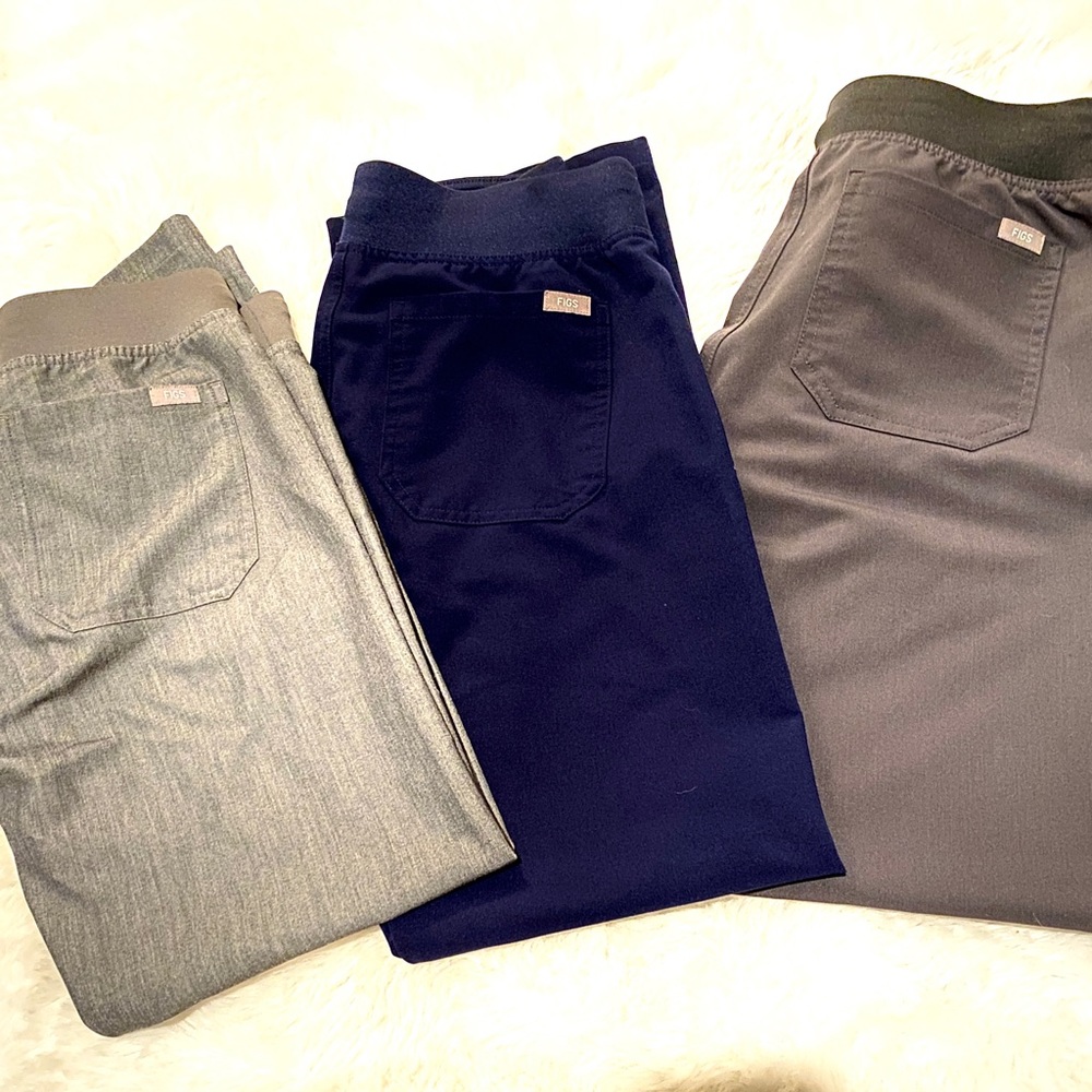 3 pairs of Figs pants XS